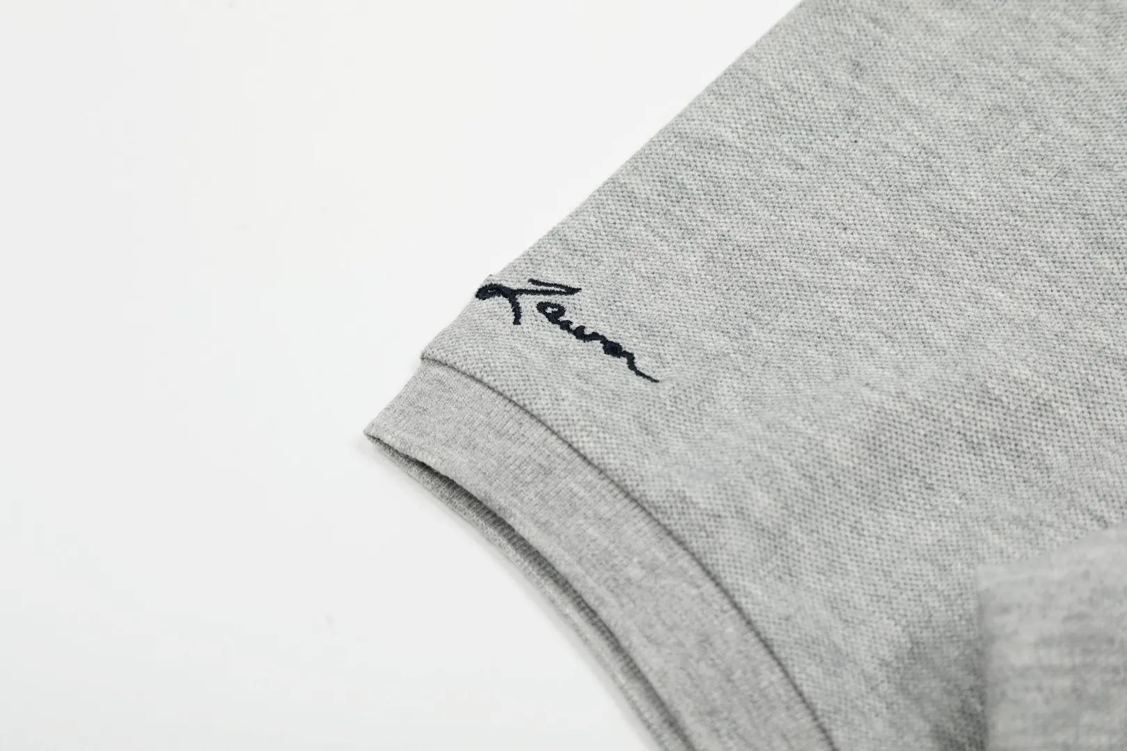 P154 💰 "Top quality" Style number: DS072# (not off the shelves all year round) [Ralph Lauren&NY co-branded new embroidered horse logo POLO lapel basic short sleeves] ✅Ralph Lauren&MLB Yankees co-branded versatile style lapel POLO short sleeves for men and women ✅Main supply platform live broadcast Wholesale entity Replenish when out of stock Not off the shelf ✅ZP quality 1:1 version Scan the code to enter the GF website Z cabinet quality ✅Detailed quality is the only one in Guangzhou. Imported pique fabrics. Focus on high-end. Cost-effective. Needless to say good quality. ✅Restore the original version. The maximum size can be worn up to 210 pounds. Loose, comfortable and stress-free. ✅Work wear and life wear. Suitable for various occasions. Must-have recommendation for couples. Size: S-XL. Color: Gray Navy.